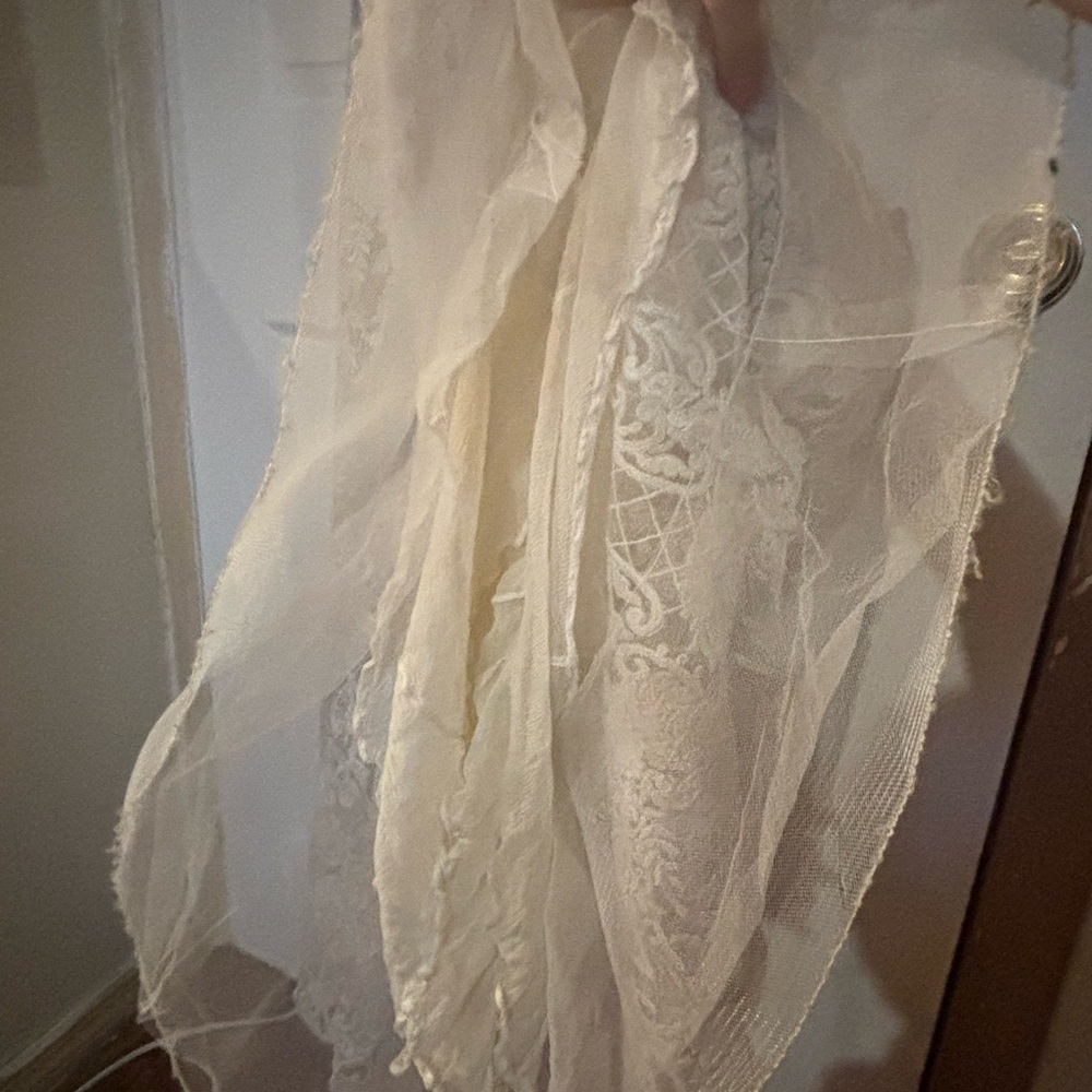 Vintage Lace Overlay Sleeveless Women’s Dress in Ivory - Picture 3 of 3